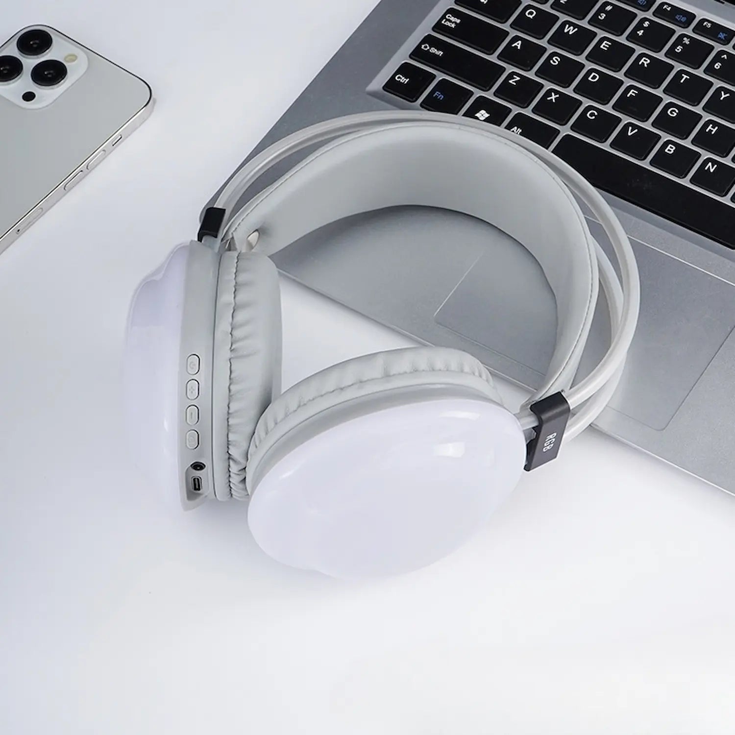 White bluetooth headphones 